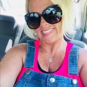 Meet your Posher, Crystal